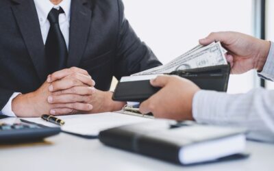 Deudores de cuotas de mantenimiento y excedentes de agua.